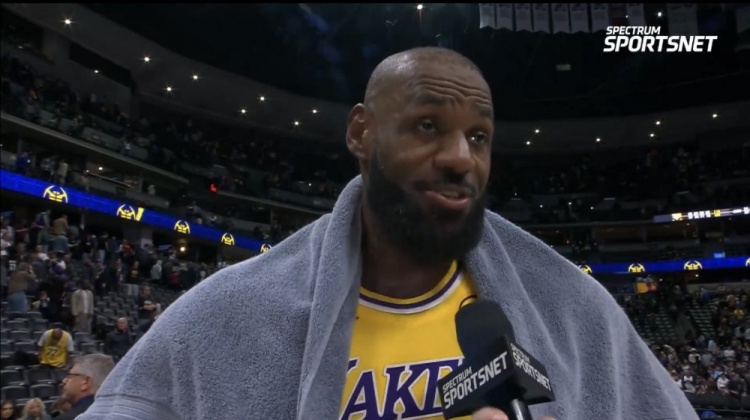 开云网址-詹姆斯：我有太多失误首节就3次 这不像我的风格&amp;下半场我改进了