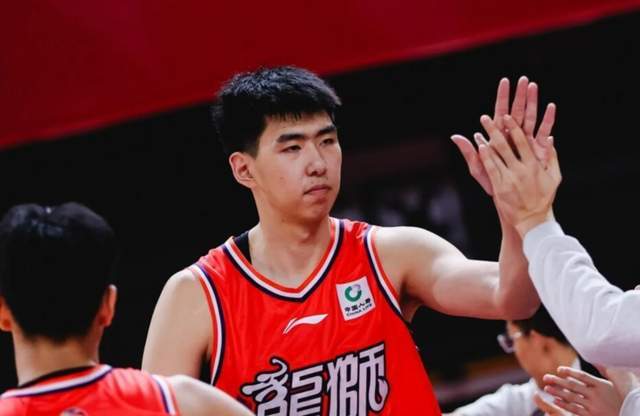 开云体育app下载-10投狂砍24分14板！广东男篮弃将打成本土第一中锋，感谢杜锋成全