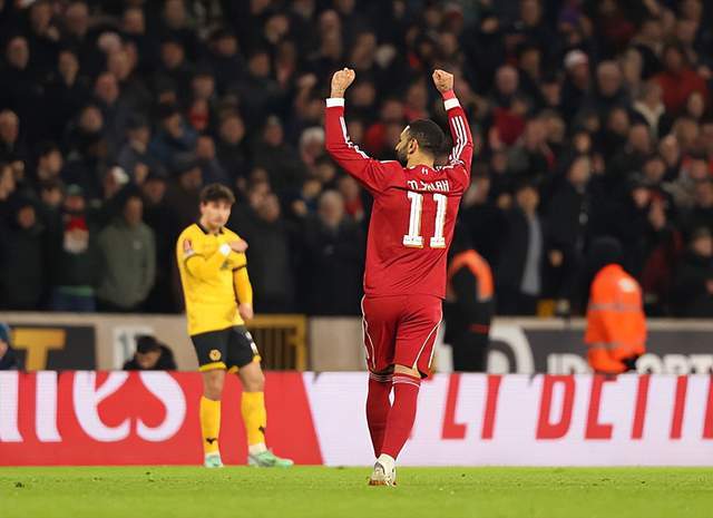 开云体育app下载-3-1！萨拉赫建功，飞翼2分钟传射，1.1亿先生复出，利物浦雪耻